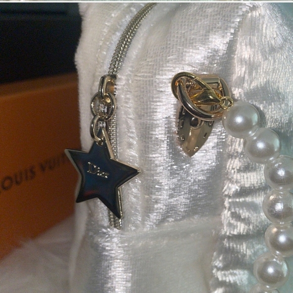 Dior Cosmetics Pouch converted to crossbody Authentic - Picture 4 of 13